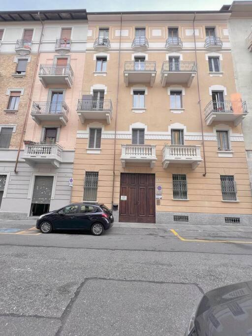 Appartamento Spazioso Vicino Al Centro 都灵 外观 照片